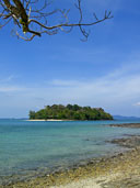 บรรยากาศชายหาดเกาะรังใหญ่ อ.เมือง จ.ภูเก็ต